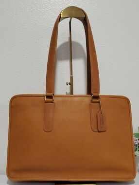 RARE VINTAGE Coach Marketing Leather Tote in British Tan 🤎